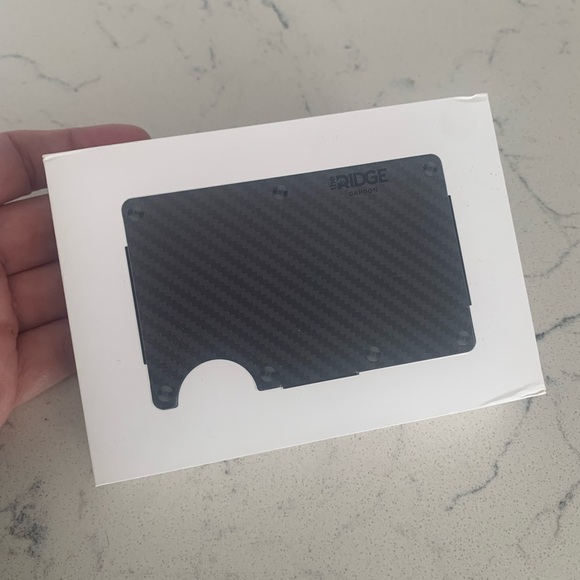 Ridge Carbon Fibre RFID Blocking Wallet - Picture 3 of 7